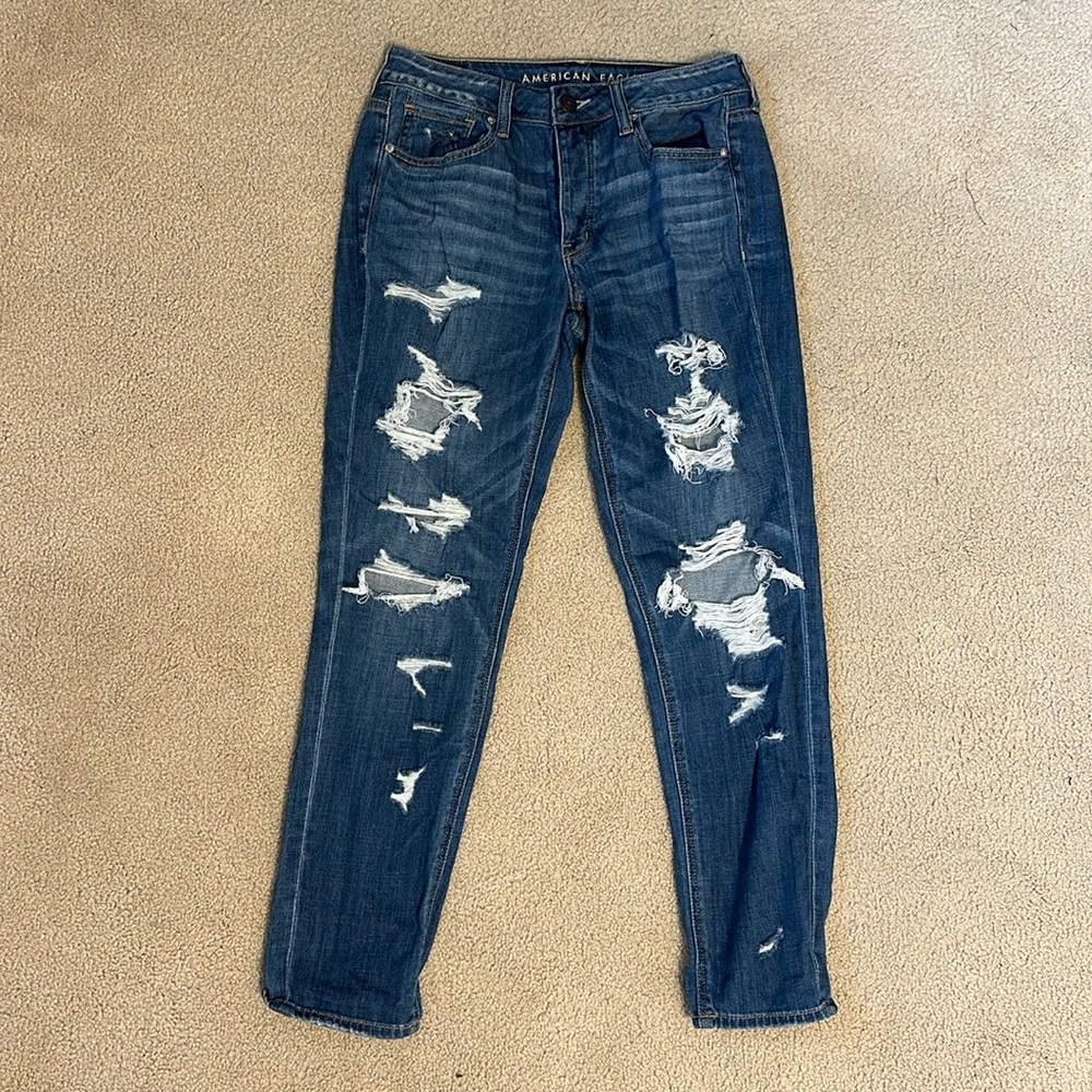 American Eagle Ripped Mom Jeans Size 4